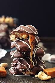 Chocolate caramel cashew clusters